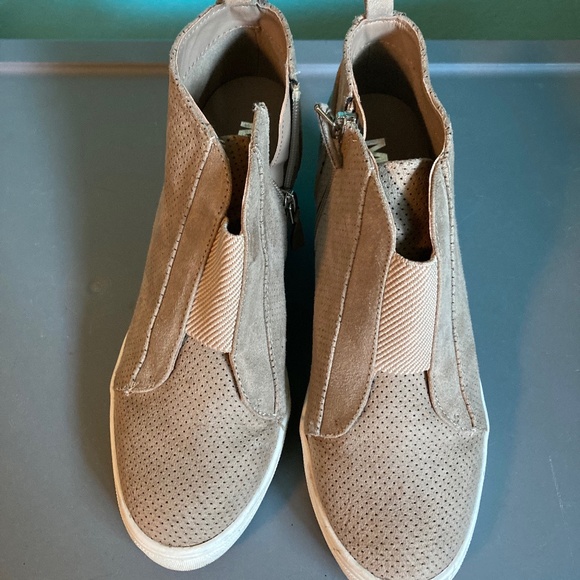 MIA High Heel Sneakers - LAST DAY! - Picture 1 of 4